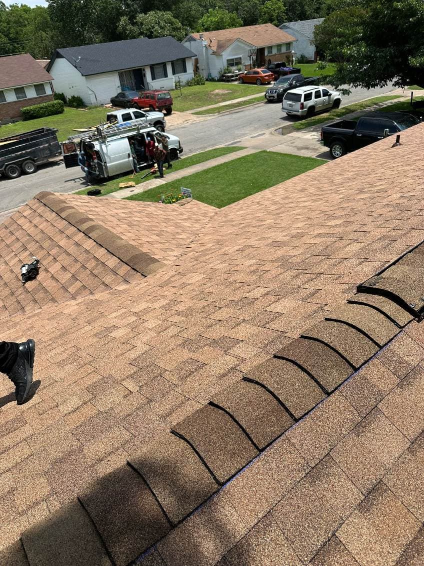 Gallery photos for Durable Roof Transformation with Architectural Shingles: Image #3